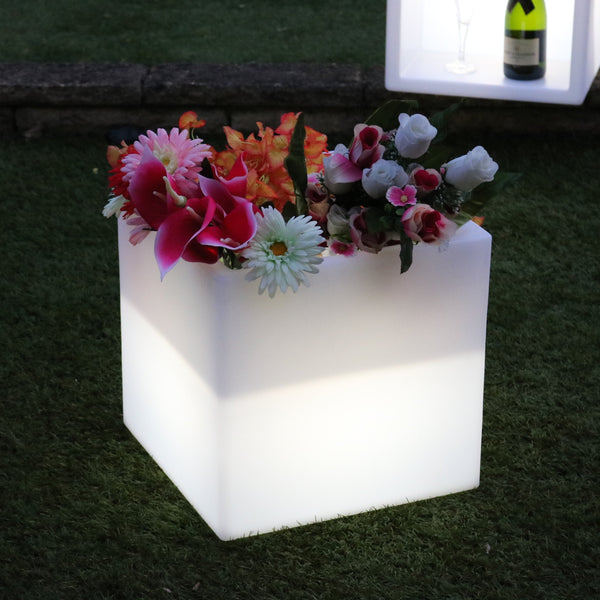 Quadratische LED Blumenvase mit Pflanztopf, schnurlose farbige Tischlampe für das Wohnzimmer