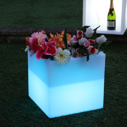 Quadratische LED Blumenvase mit Pflanztopf, schnurlose farbige Tischlampe für das Wohnzimmer