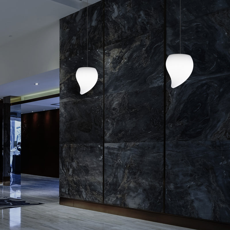 Designer LED Pendelleuchte, einzigartige Tränenform, besondere E27 Hängeleuchte, weiß