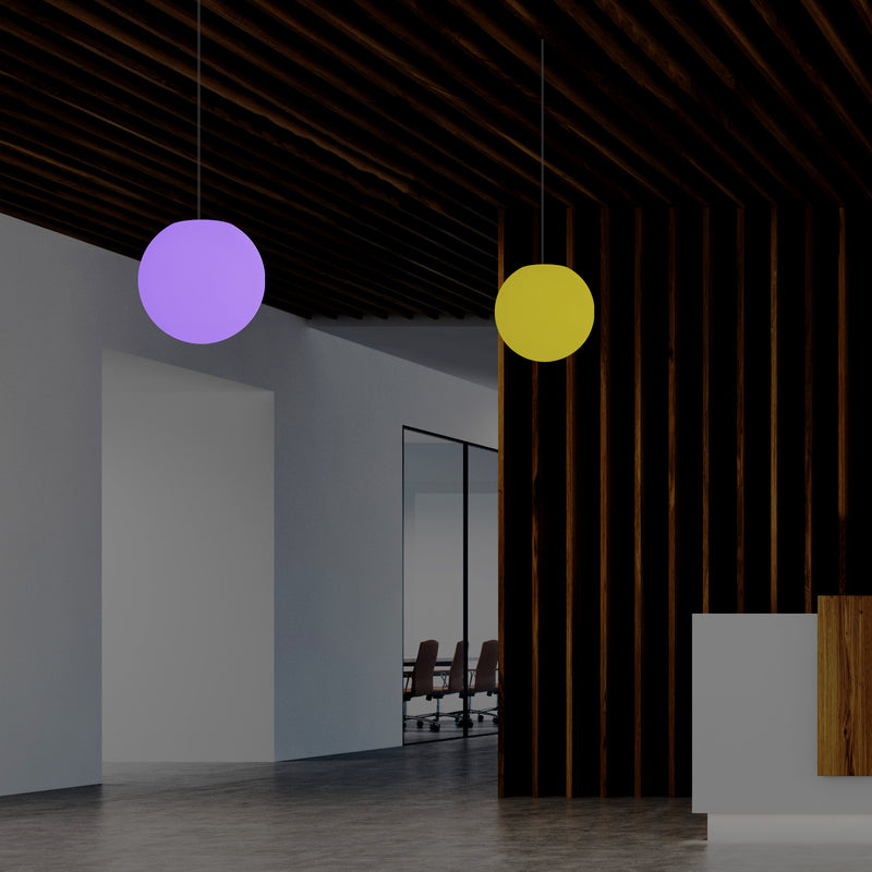 LED Kugel Pendelleuchte, 20 cm große mehrfarbige RGB Hängelampe in Ball Form mit Fernbedienung