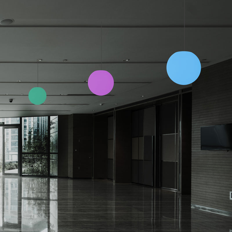 LED Kugel Pendelleuchte, 20 cm große mehrfarbige RGB Hängelampe in Ball Form mit Fernbedienung