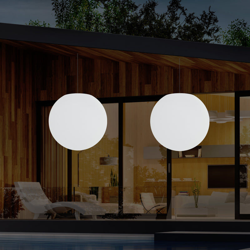 Netzbetriebene Garten Pendelleuchte für den Außenbereich, 50 cm LED Kugel Hängeleuchte, mehrfarbig