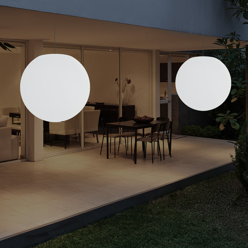 Netzbetriebene Garten Pendelleuchte für den Außenbereich, 50 cm LED Kugel Hängeleuchte, mehrfarbig