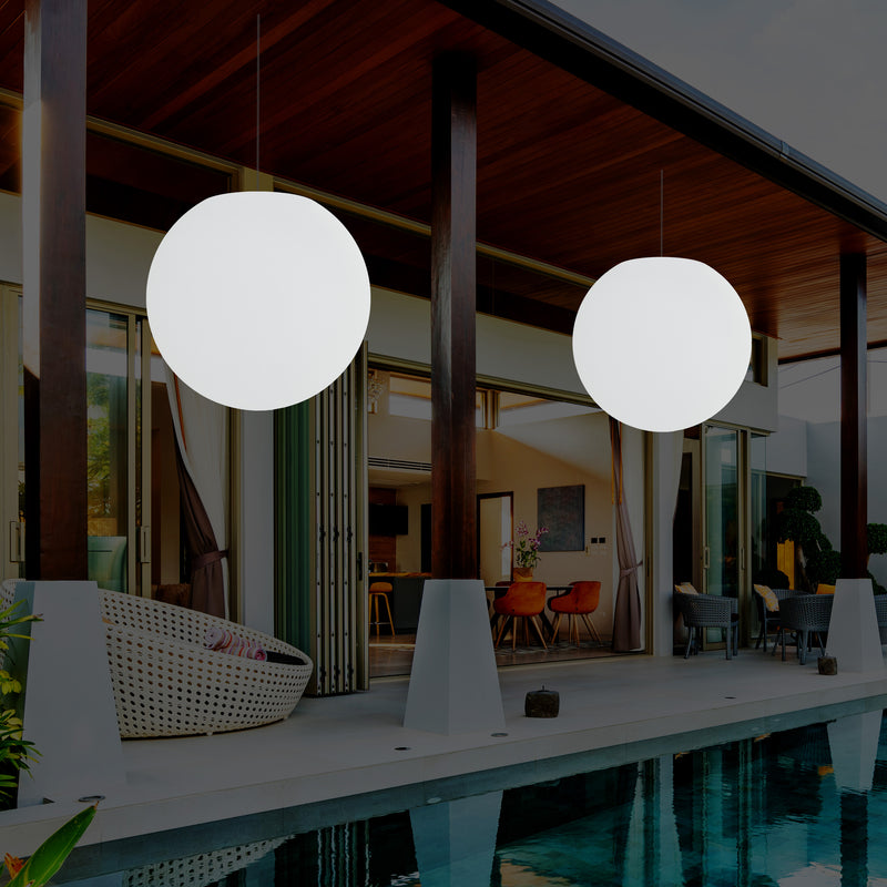 Hängelampe für die Gartenterrasse, netzbetriebene LED Pendelleuchte, 60 cm Globus Kugel Ball, RGB